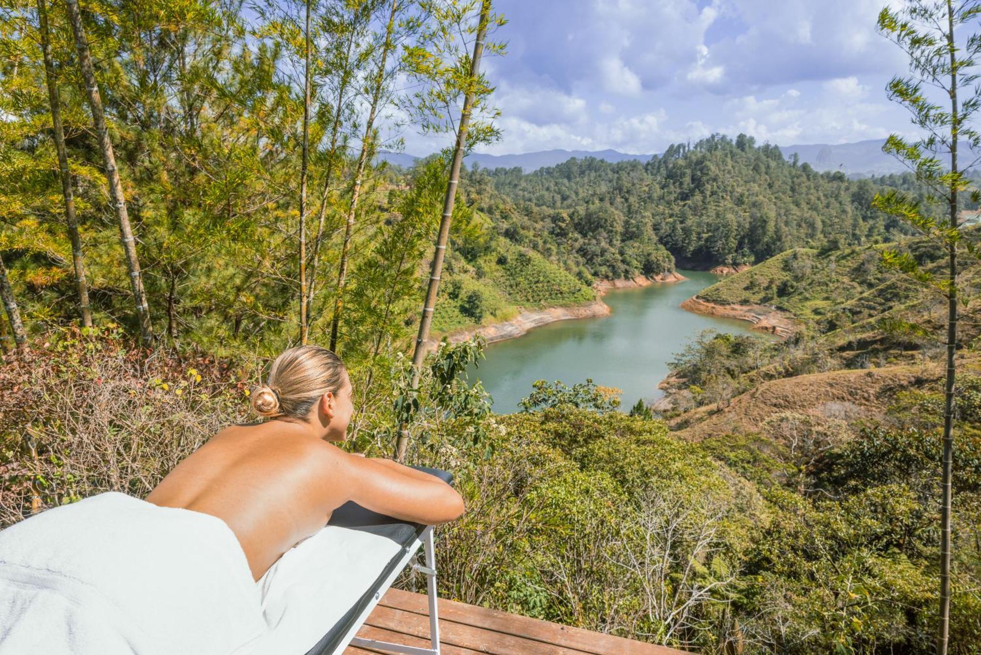 Cabanas Refugio Himalaya Guatapé Exterior photo